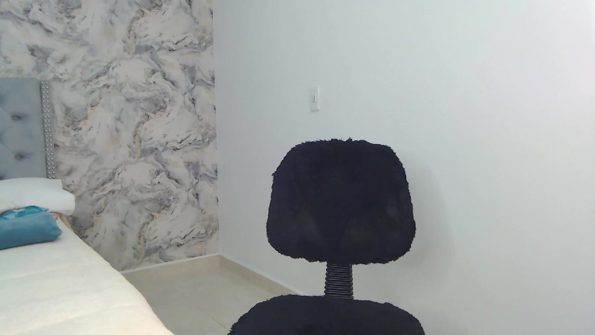 Gallery image thumbnail from JullyAngel's myfreecams stream on, 01/11/2023, 02:01 image 10 of 20