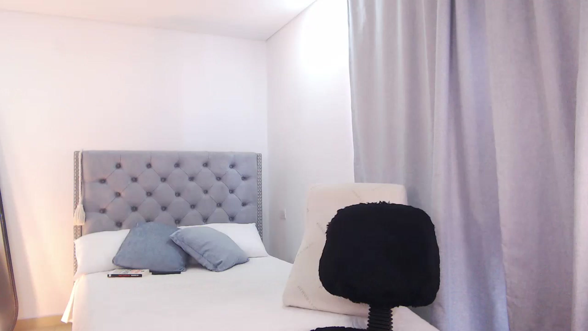 Gallery image thumbnail from JullyAngel's myfreecams stream on, 08/12/2023, 17:31 image 8 of 20