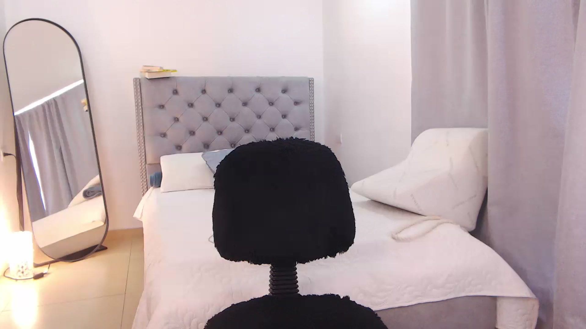 Gallery image thumbnail from JullyAngel's myfreecams stream on, 09/05/2023, 15:34 image 5 of 20