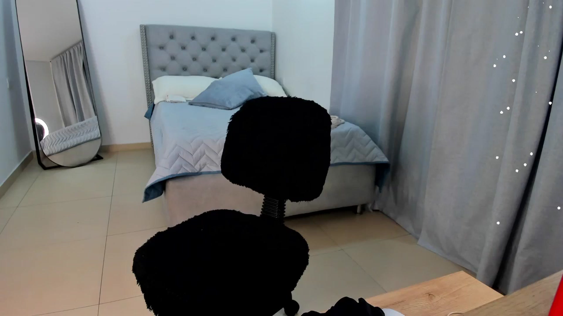 Gallery image thumbnail from JullyAngel's myfreecams stream on, 04/25/2024, 02:43 image 3 of 20