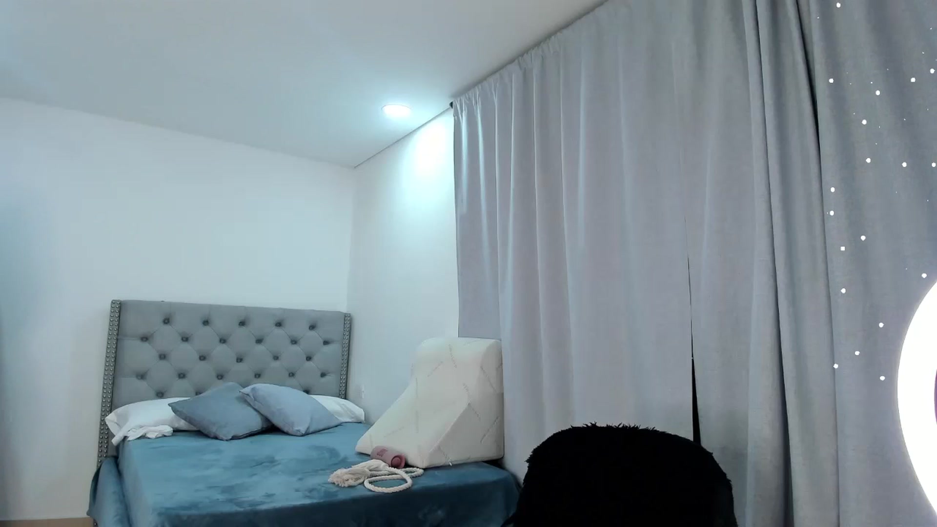 Gallery image thumbnail from JullyAngel's myfreecams stream on, 05/25/2024, 02:41 image 13 of 20