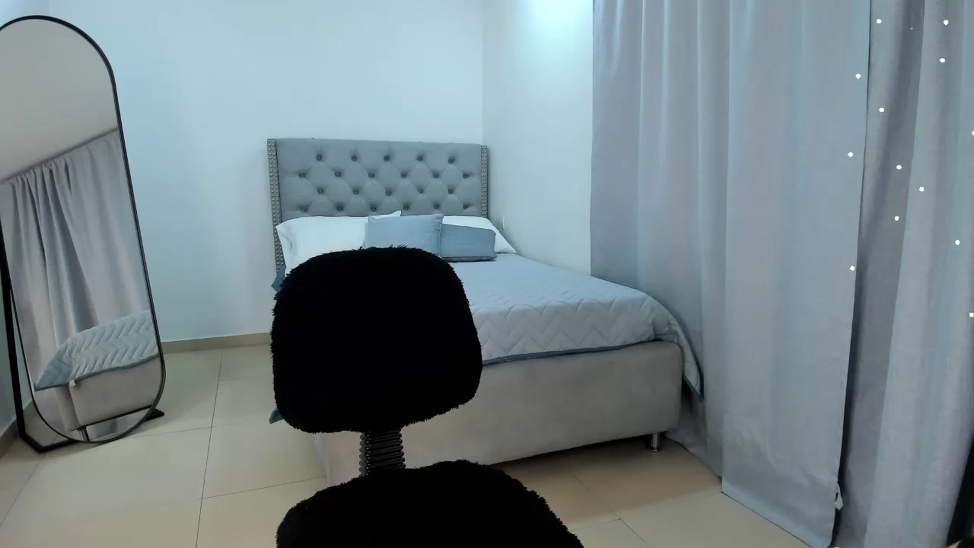 Gallery image thumbnail from JullyAngel's myfreecams stream on, 05/26/2024, 24:00 image 13 of 20