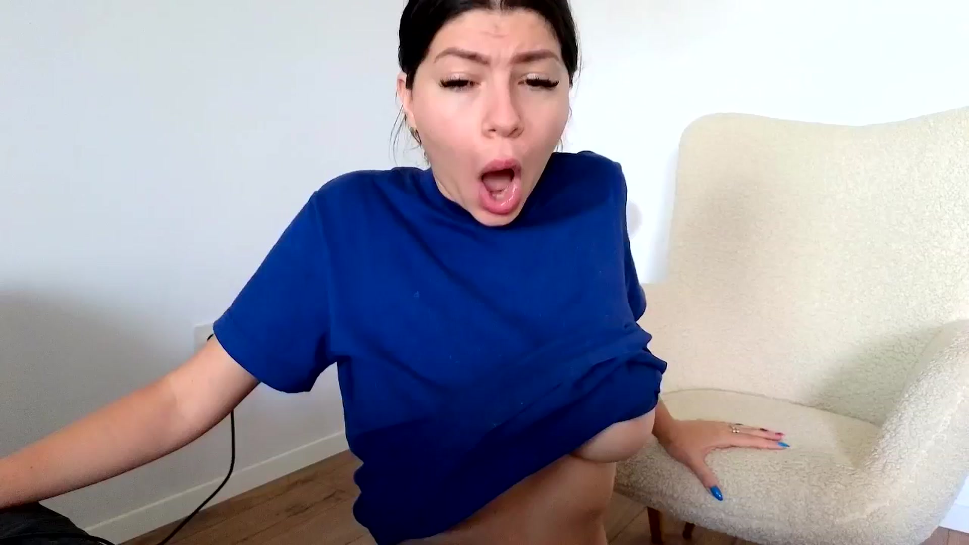 Gallery image thumbnail from Jullyenn3's myfreecams stream on, 07/03/2024, 08:43 image 5 of 20