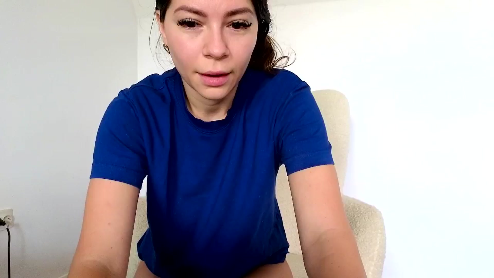 Gallery image thumbnail from Jullyenn3's myfreecams stream on, 07/03/2024, 08:43 image 10 of 20