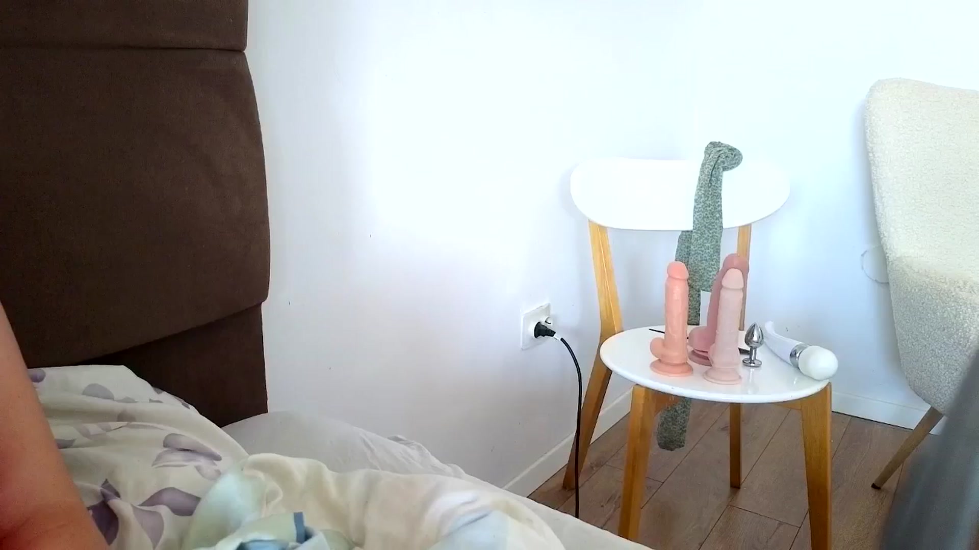 Gallery image thumbnail from Jullyenn3's myfreecams stream on, 08/10/2024, 13:01 image 10 of 20