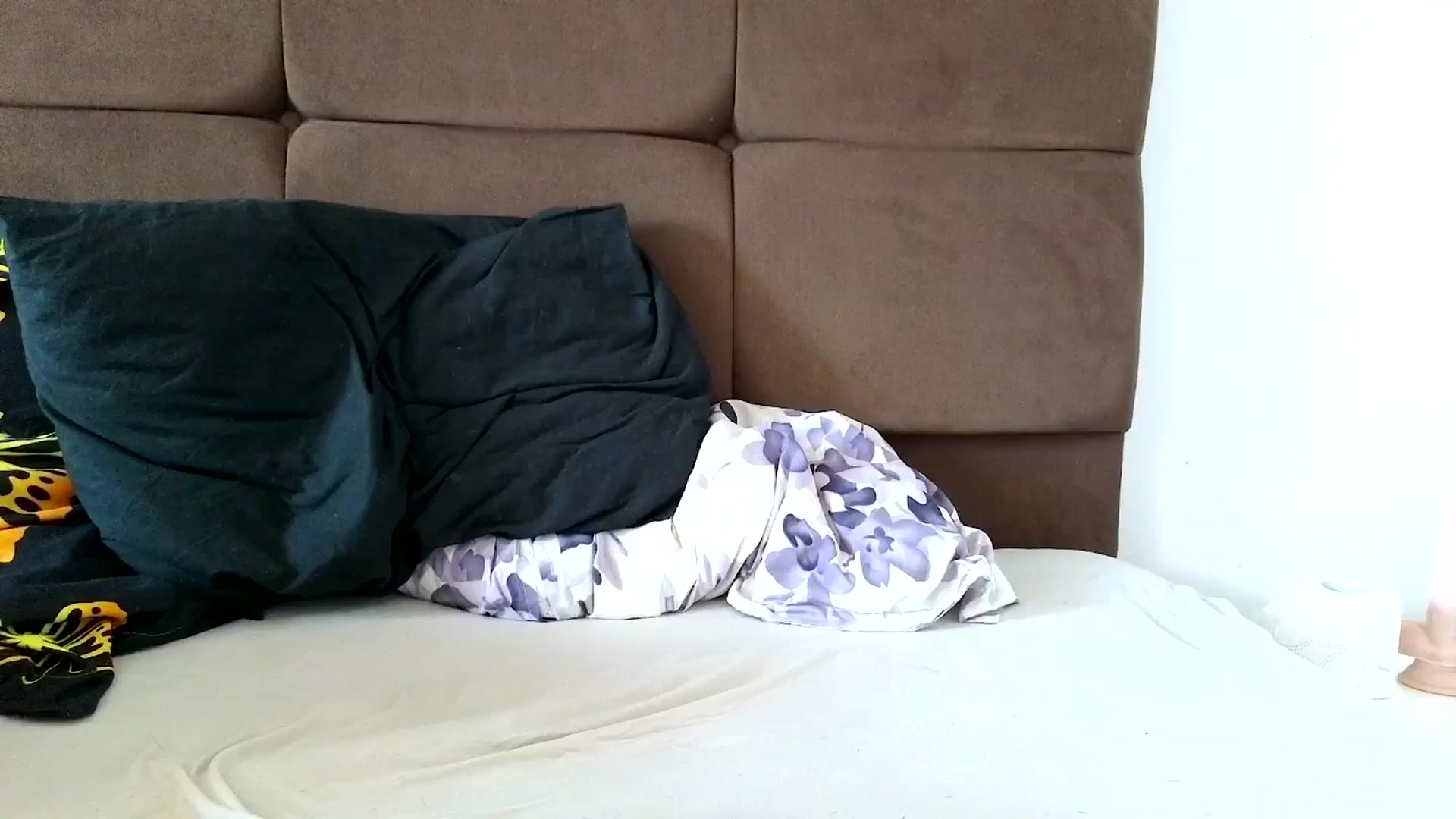 Gallery image thumbnail from Jullyenn3's myfreecams stream on, 08/12/2024, 13:01 image 13 of 20