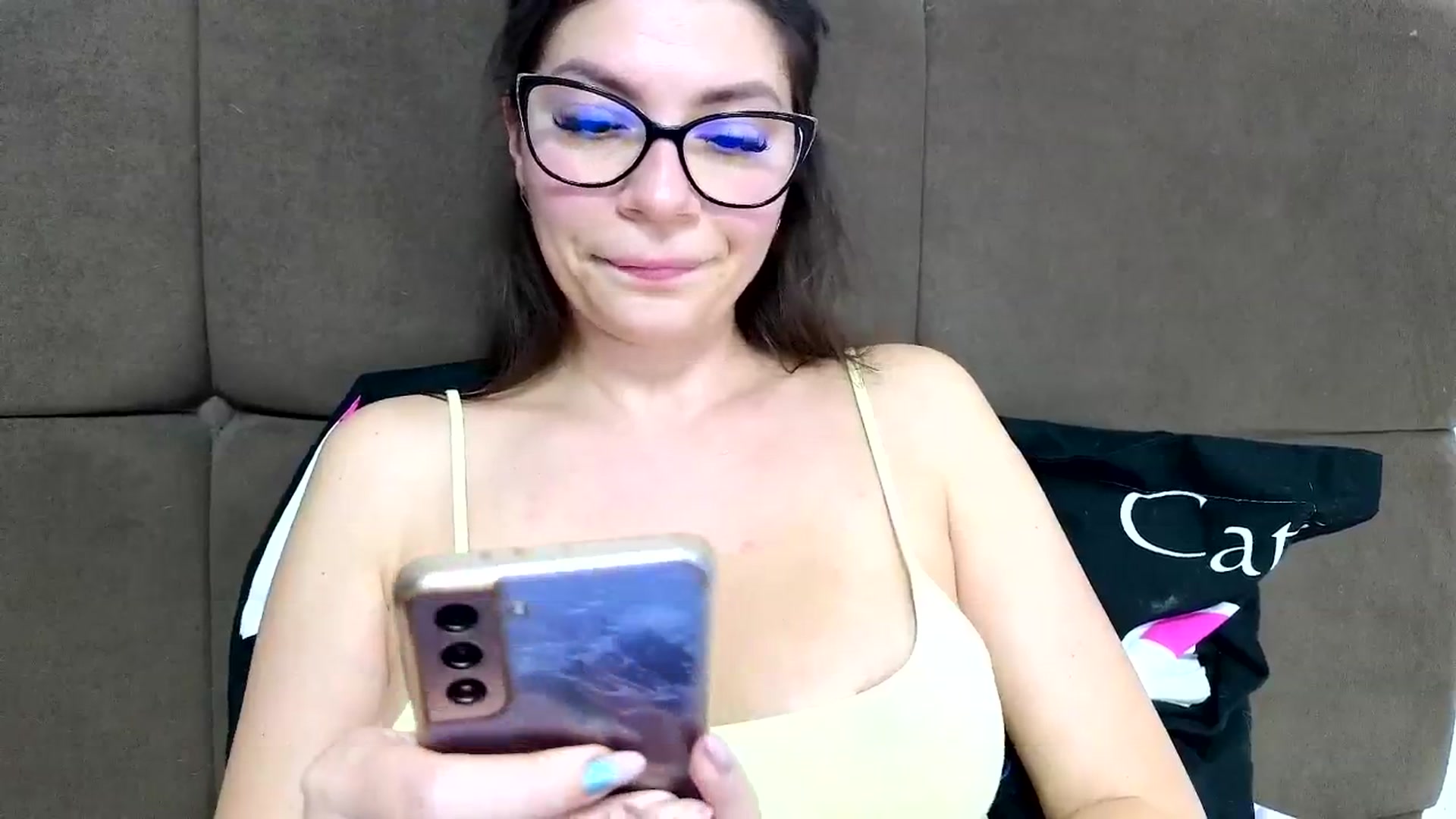 Gallery image thumbnail from Jullyenn3's myfreecams stream on, 10/09/2024, 21:32 image 14 of 20