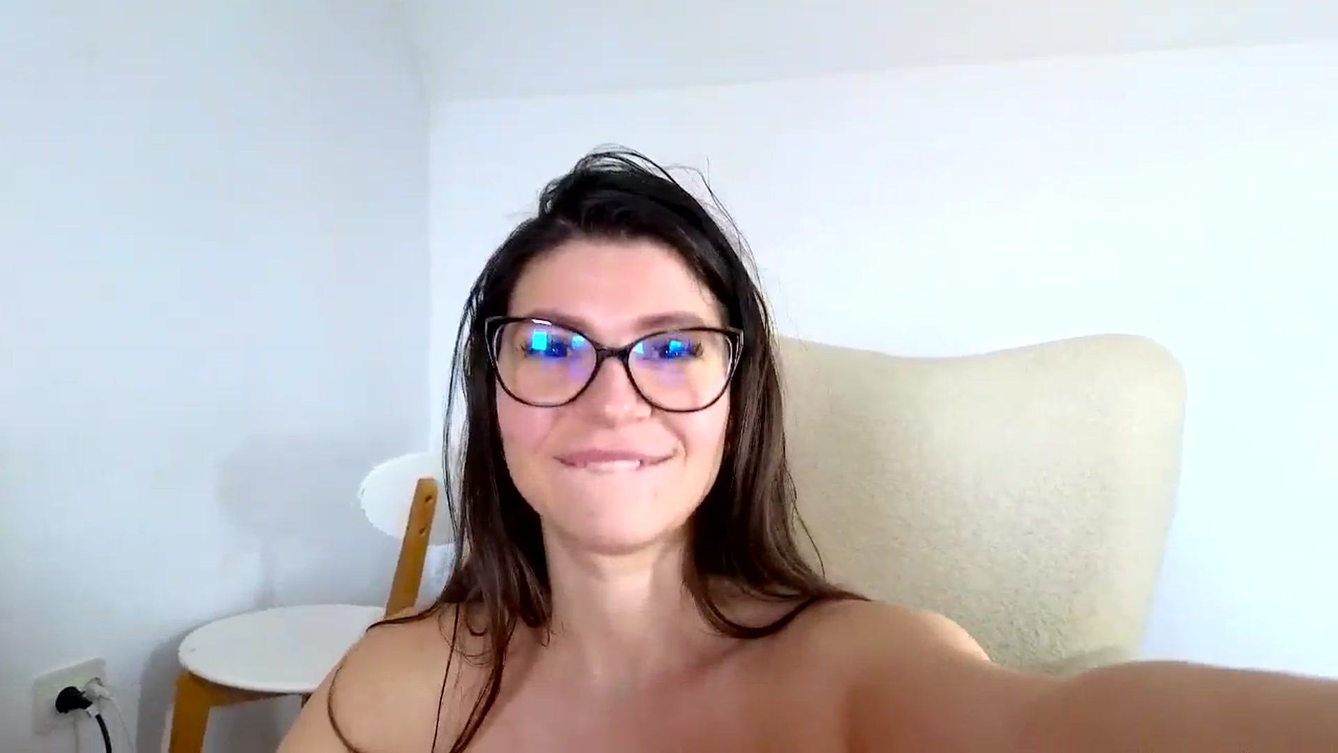 Gallery image thumbnail from Jullyenn3's myfreecams stream on, 10/13/2024, 11:29 image 16 of 20