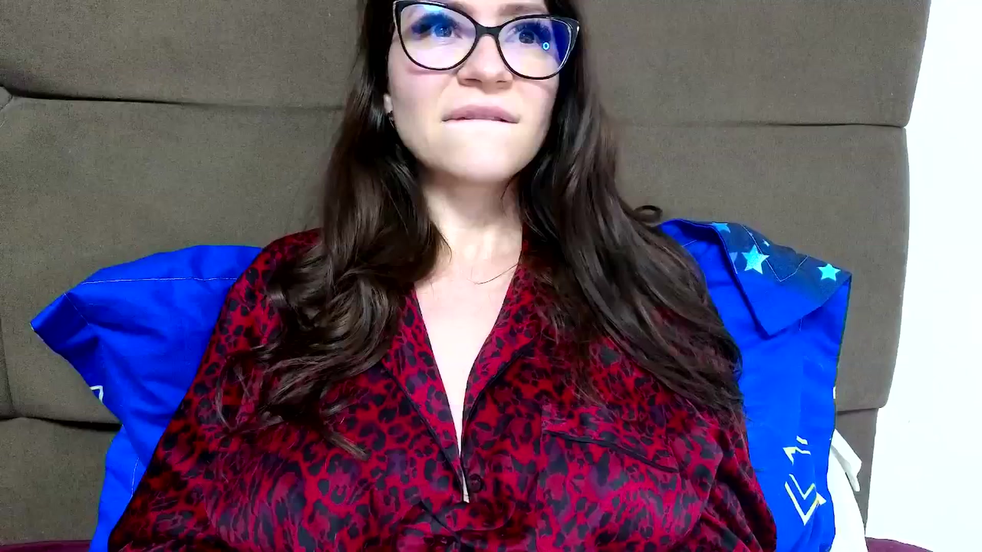 Gallery image thumbnail from Jullyenn3's myfreecams stream on, 11/15/2024, 16:47 image 18 of 20
