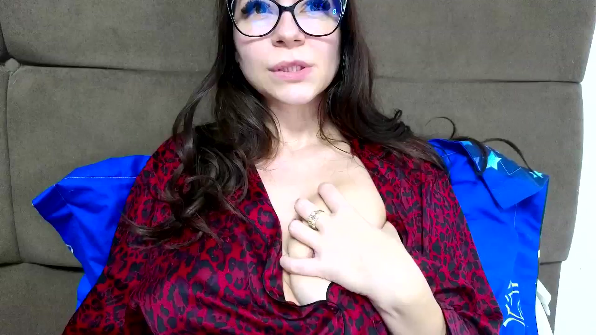 Gallery image thumbnail from Jullyenn3's myfreecams stream on, 11/15/2024, 16:47 image 8 of 20