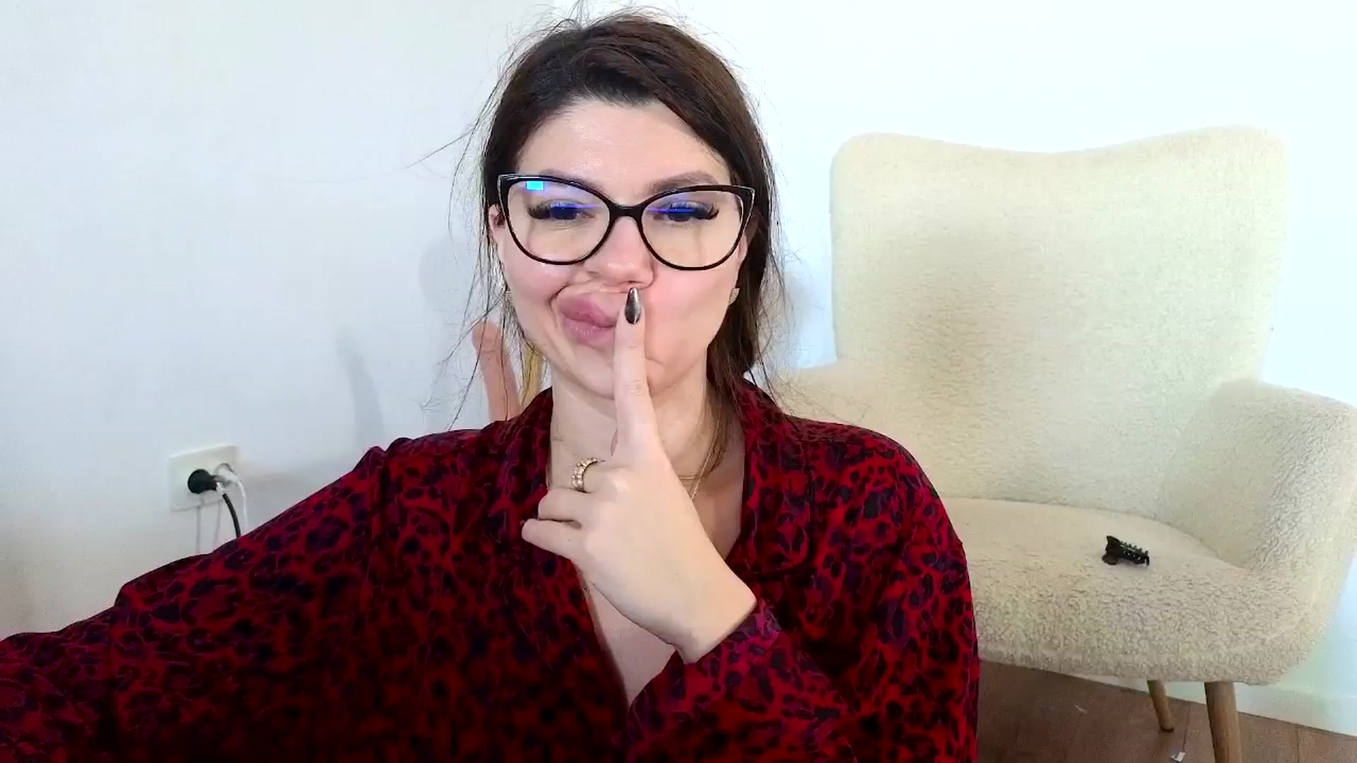 Gallery image thumbnail from Jullyenn3's myfreecams stream on, 01/06/2025, 11:30 image 8 of 20