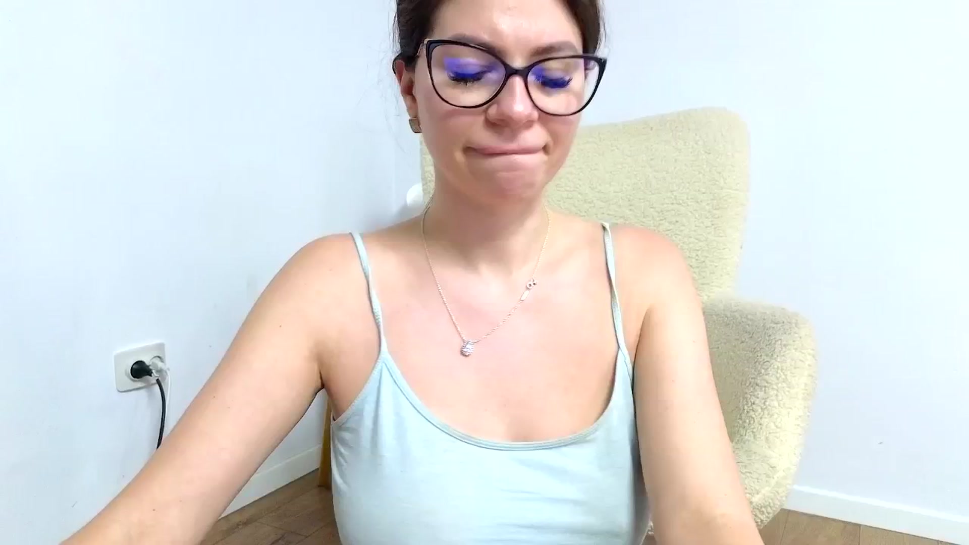 Gallery image thumbnail from Jullyenn3's myfreecams stream on, 01/15/2025, 15:18 image 12 of 20