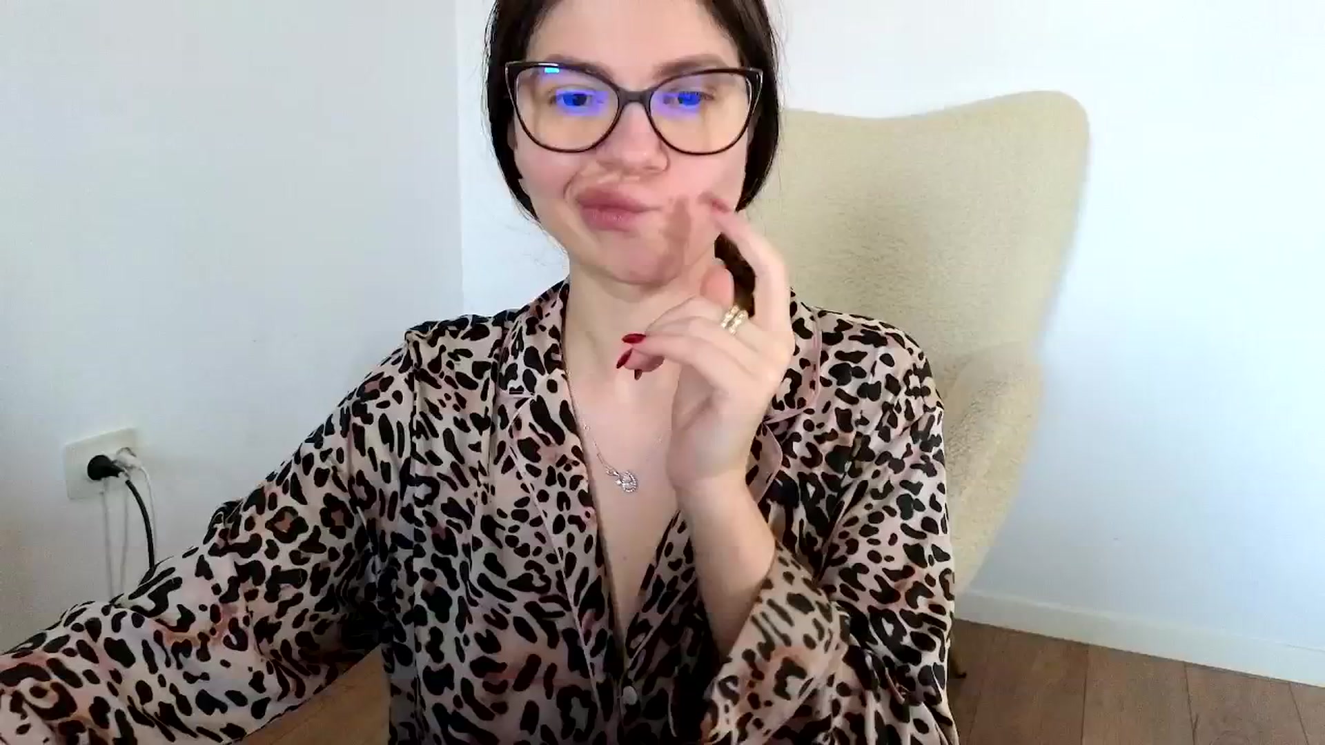 Gallery image thumbnail from Jullyenn3's myfreecams stream on, 02/06/2025, 10:36 image 18 of 20