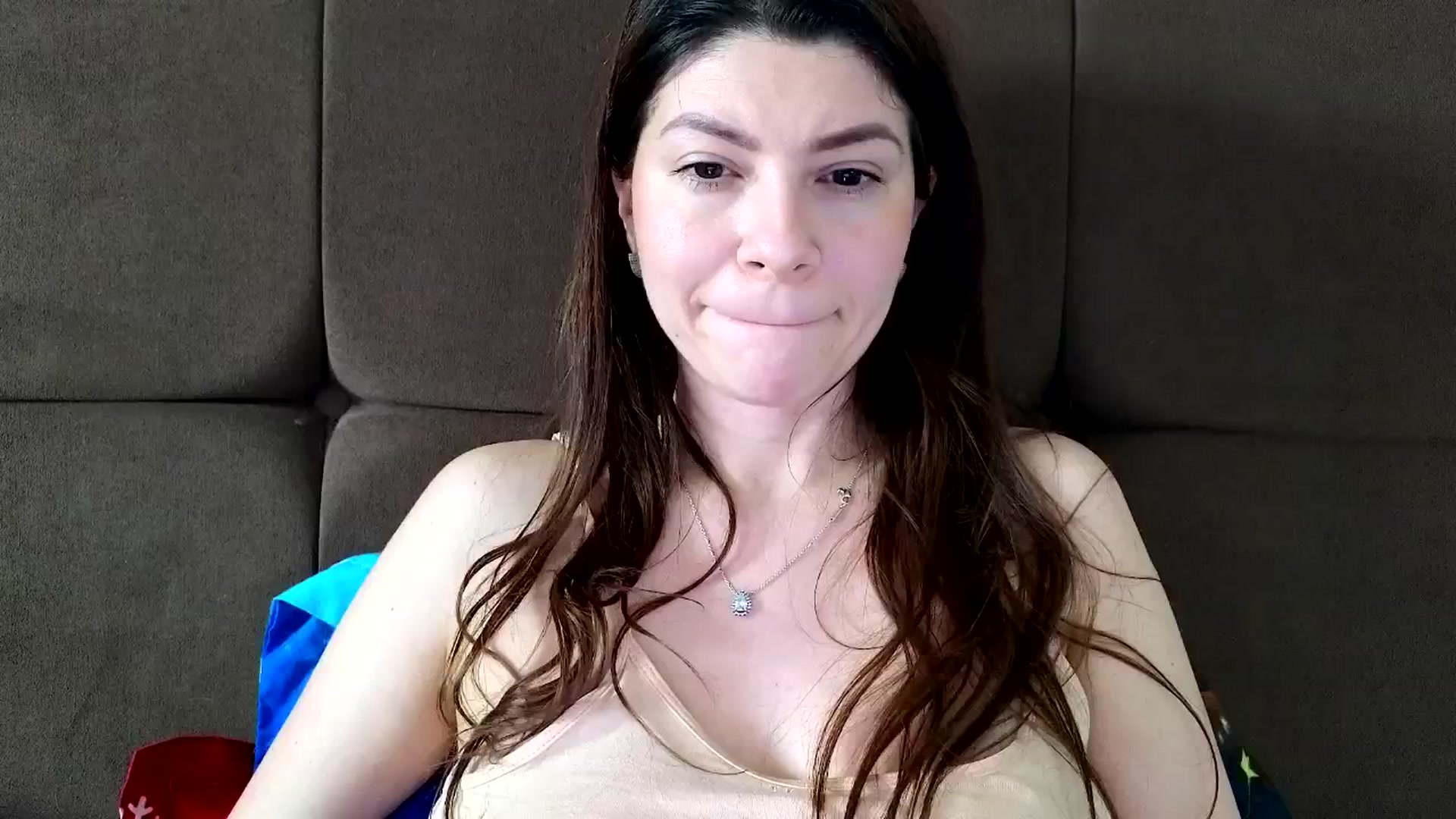 Gallery image thumbnail from Jullyenn3's myfreecams stream on, 04/01/2025, 15:56 image 8 of 20