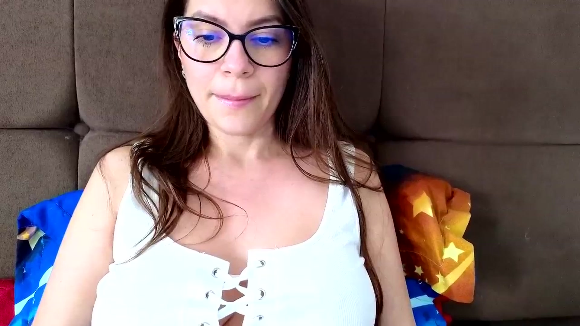 Gallery image thumbnail from Jullyenn3's myfreecams stream on, 04/20/2025, 15:46 image 3 of 20