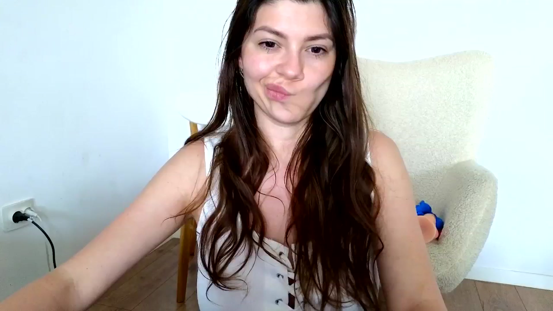 Gallery image thumbnail from Jullyenn3's myfreecams stream on, 04/21/2025, 13:00 image 5 of 20