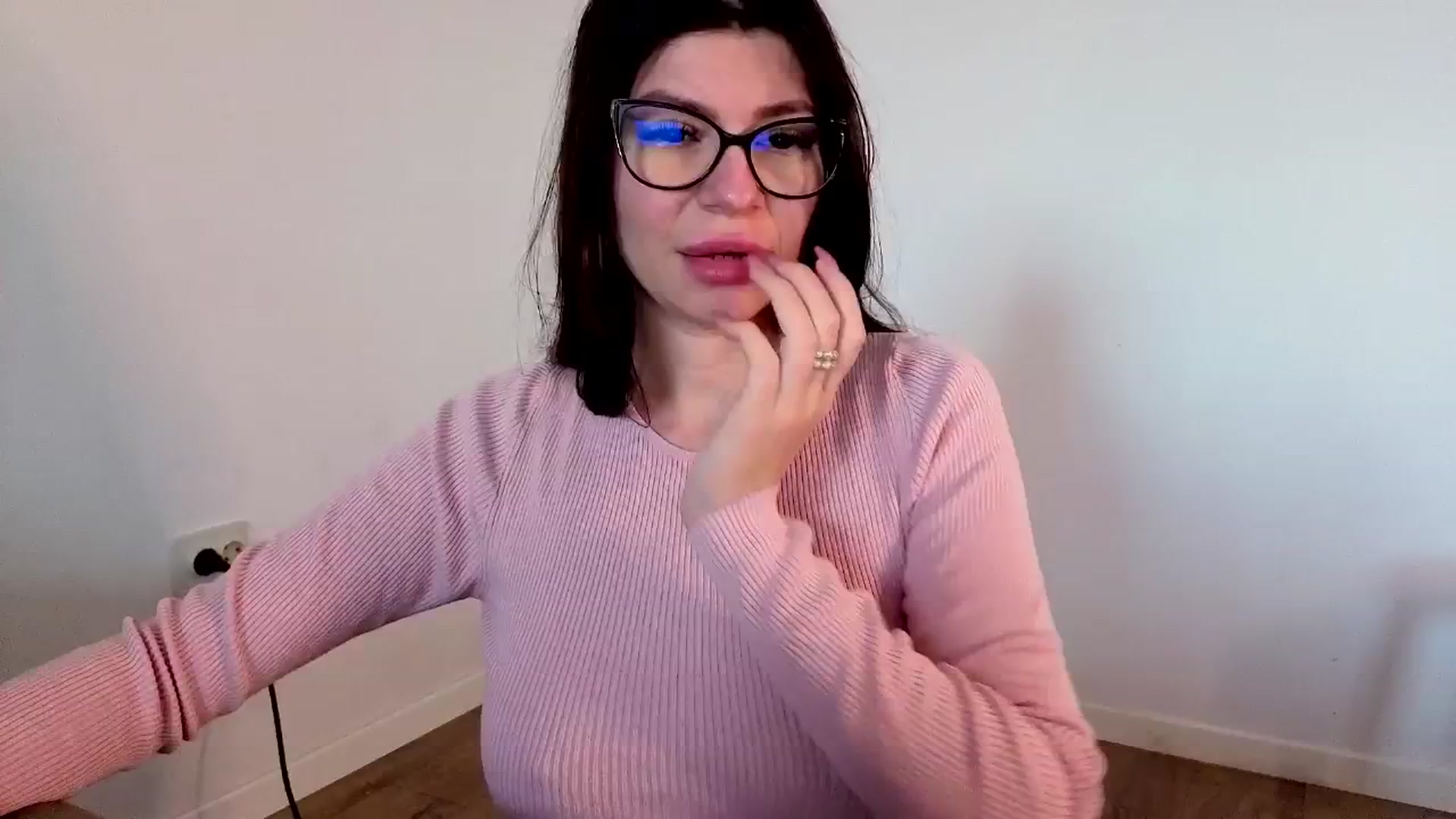 Gallery image thumbnail from Jullyenn3's myfreecams stream on, 10/01/2025, 12:02 image 2 of 20