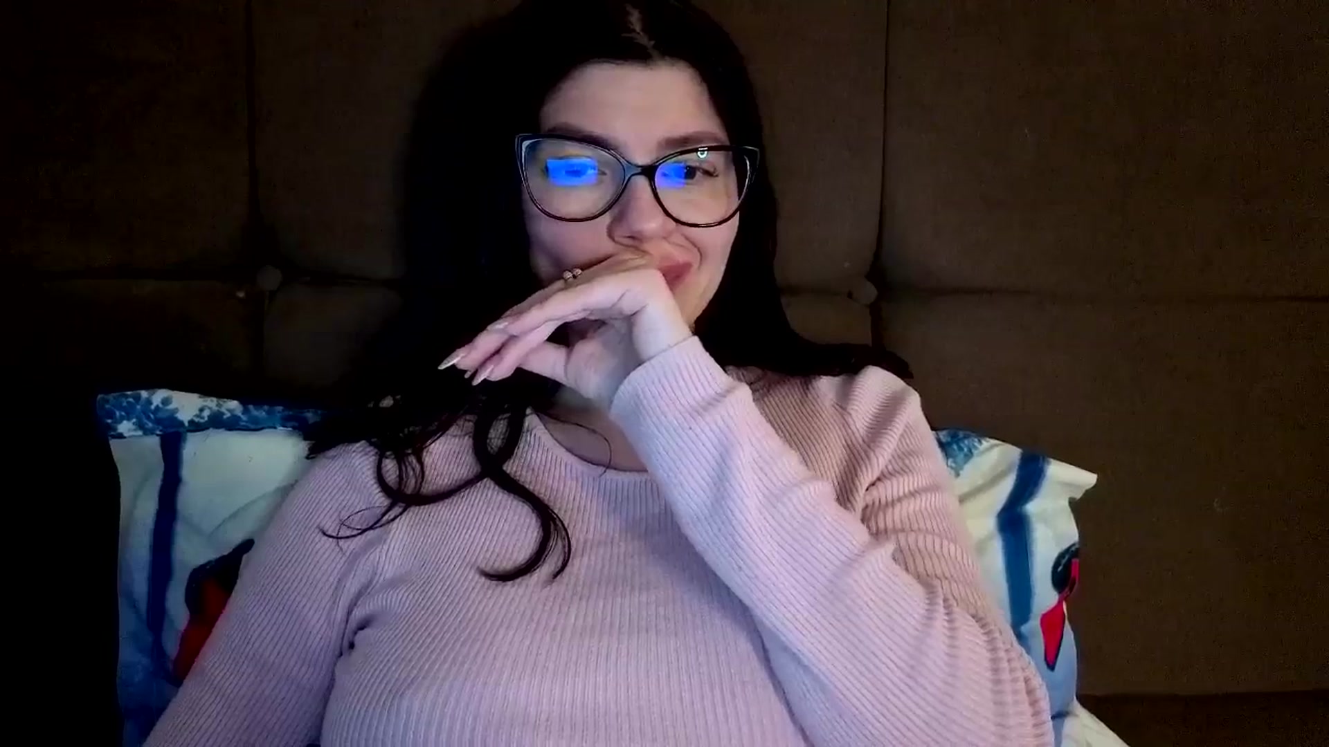 Gallery image thumbnail from Jullyenn3's myfreecams stream on, 10/04/2025, 16:28 image 5 of 20