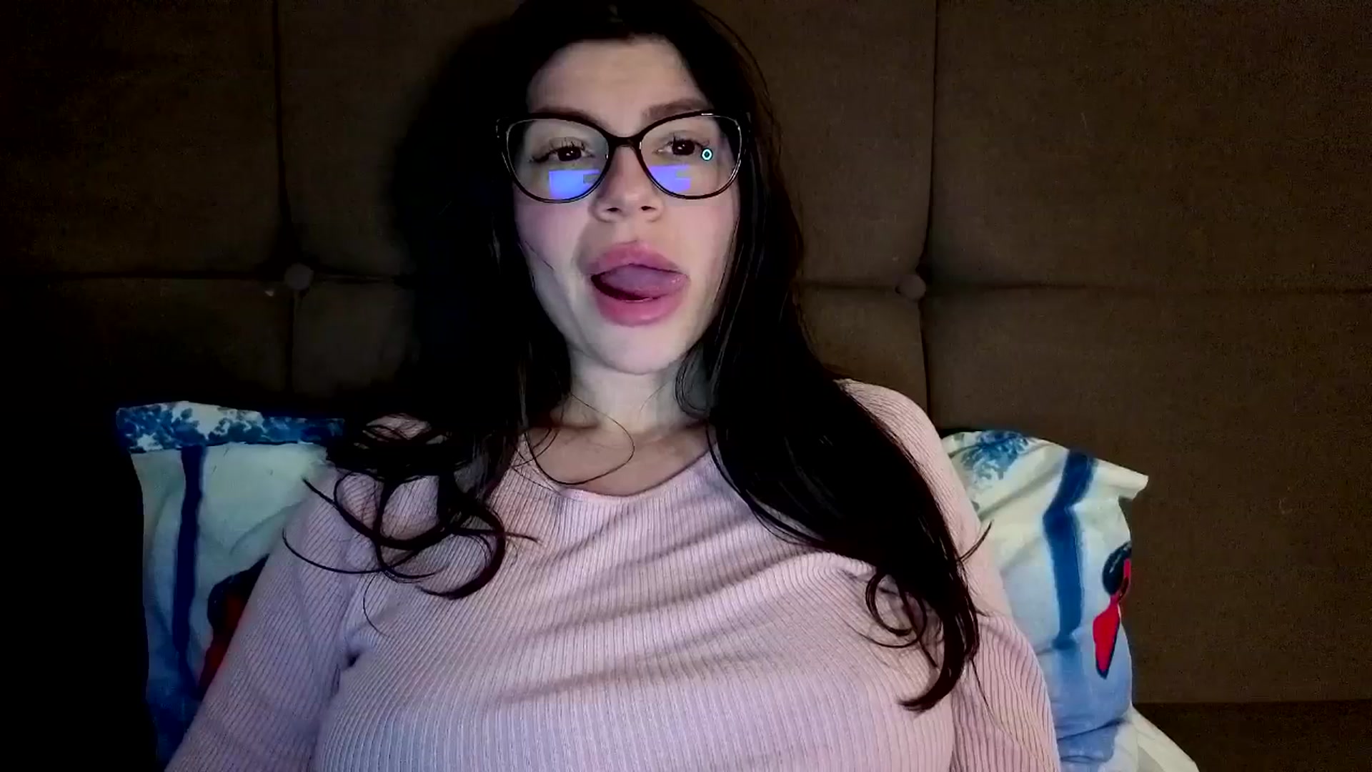 Gallery image thumbnail from Jullyenn3's myfreecams stream on, 10/04/2025, 16:28 image 17 of 20