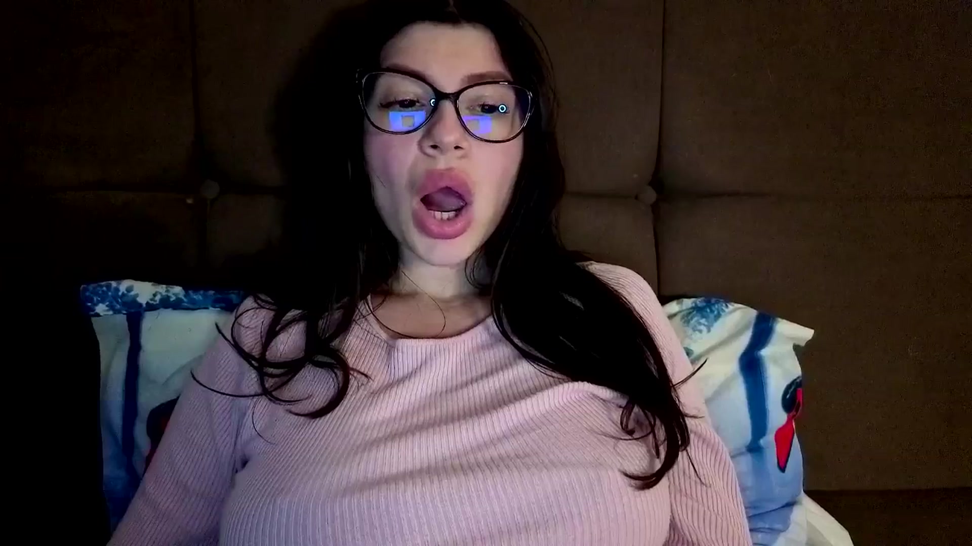 Gallery image thumbnail from Jullyenn3's myfreecams stream on, 10/04/2025, 16:28 image 16 of 20