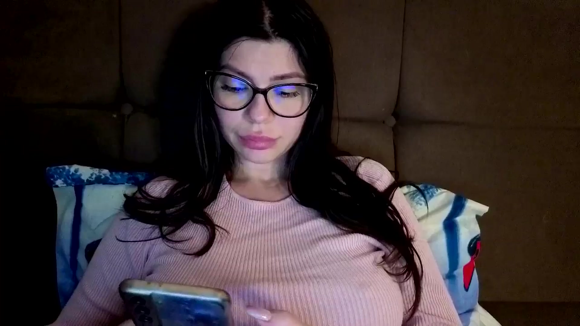 Gallery image thumbnail from Jullyenn3's myfreecams stream on, 10/04/2025, 16:28 image 13 of 20