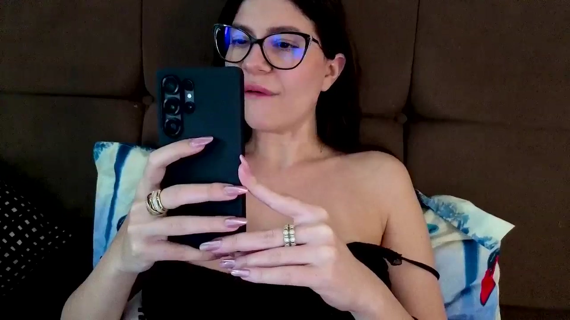 Gallery image thumbnail from Jullyenn3's myfreecams stream on, 10/06/2025, 12:29 image 17 of 20