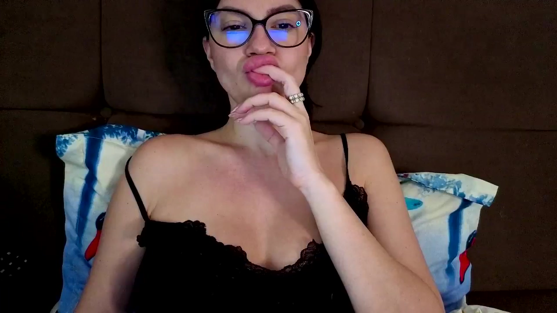 Gallery image thumbnail from Jullyenn3's myfreecams stream on, 10/06/2025, 14:14 image 16 of 20