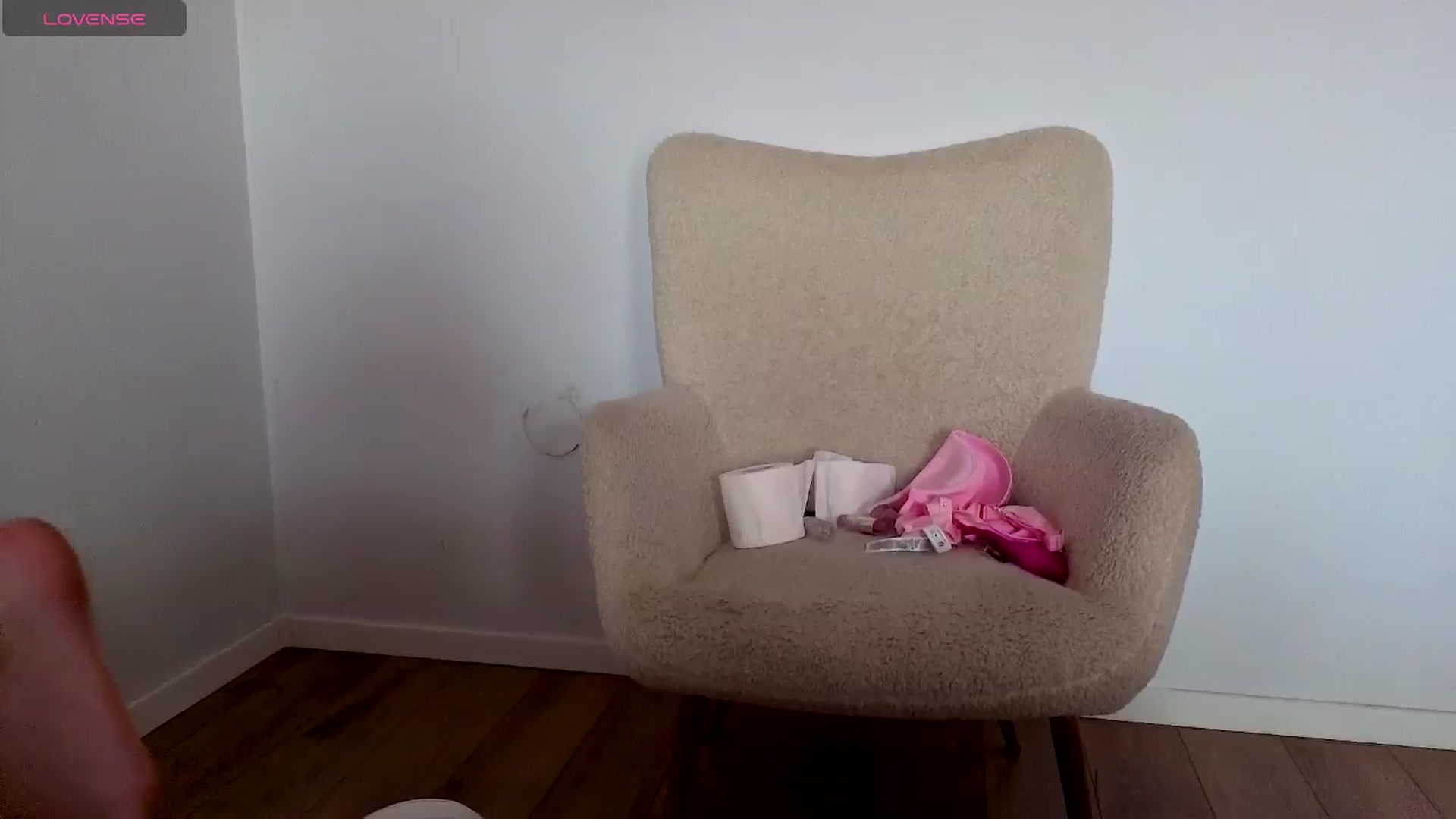 Gallery image thumbnail from Jullyenn3's myfreecams stream on, 04/12/2026, 14:03 image 2 of 20