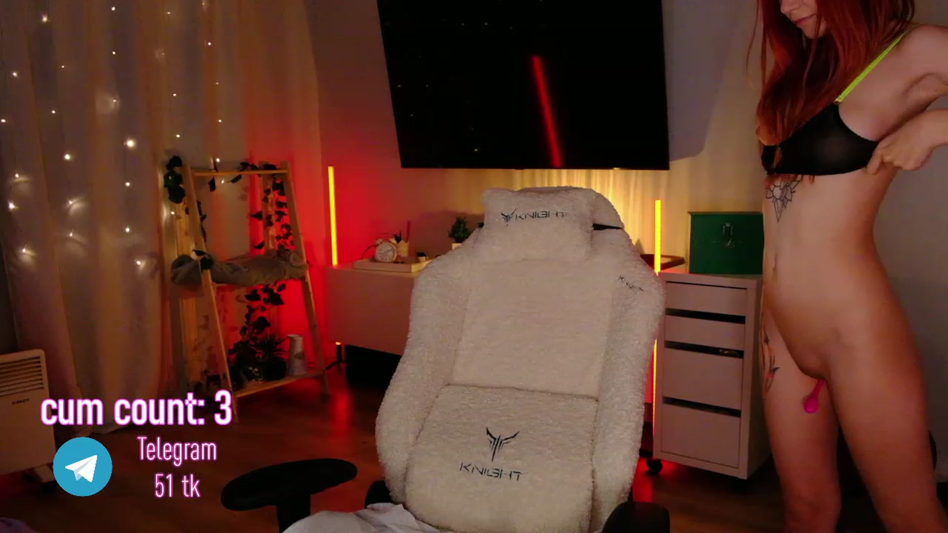 Gallery image thumbnail from JulyRedFox's myfreecams stream on, 11/19/2022, 03:56 image 18 of 20