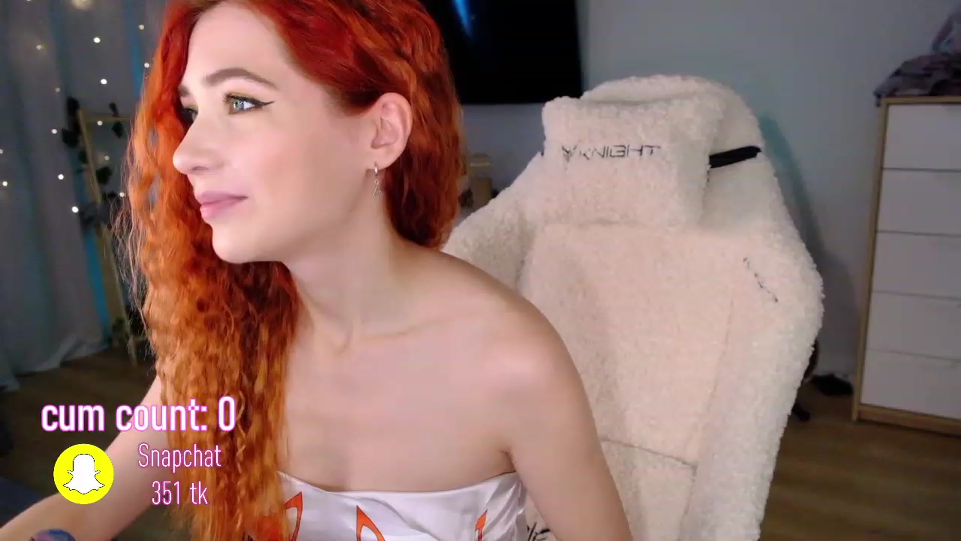 Gallery image thumbnail from JulyRedFox's myfreecams stream on, 11/23/2022, 03:44 image 2 of 20