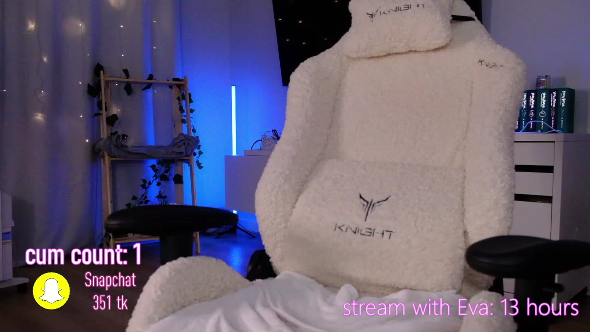 Gallery image thumbnail from JulyRedFox's myfreecams stream on, 11/24/2022, 01:34 image 19 of 20