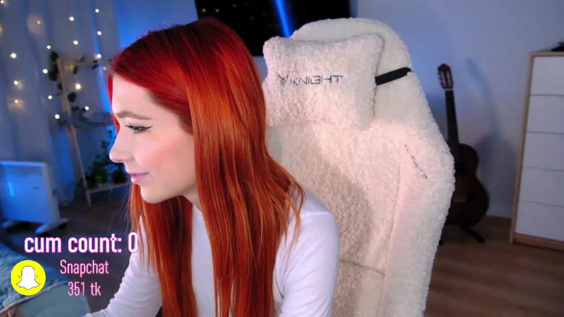 Gallery image thumbnail from JulyRedFox's myfreecams stream on, 11/27/2022, 24:46 image 10 of 20