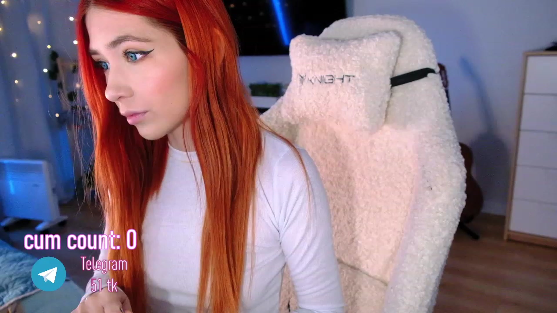 Gallery image thumbnail from JulyRedFox's myfreecams stream on, 11/27/2022, 24:46 image 11 of 20