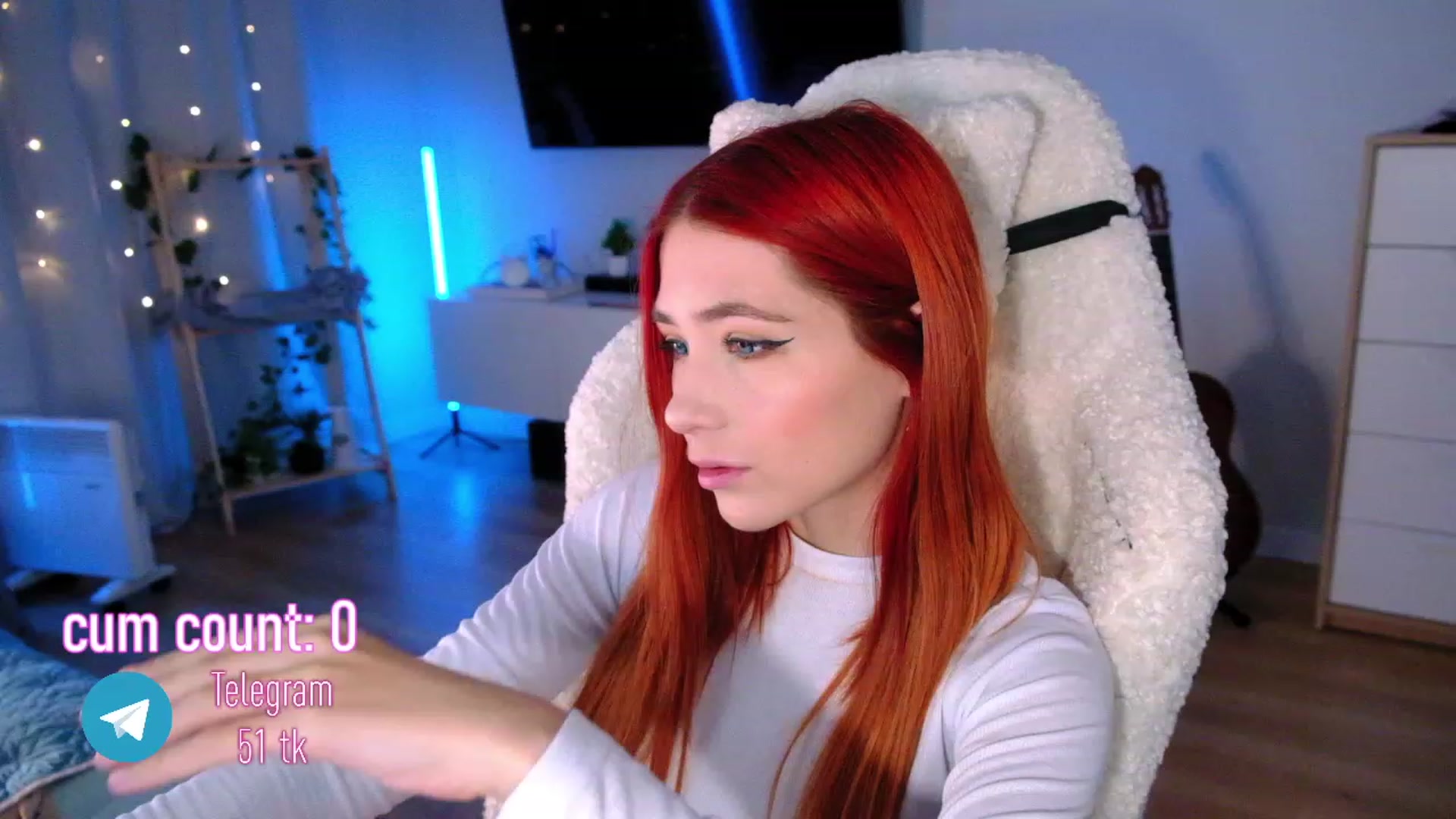 Gallery image thumbnail from JulyRedFox's myfreecams stream on, 11/27/2022, 24:46 image 9 of 20