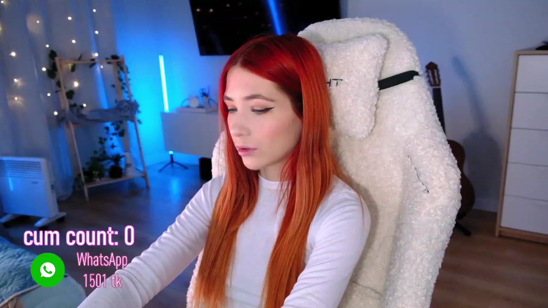 Gallery image thumbnail from JulyRedFox's myfreecams stream on, 11/27/2022, 24:46 image 12 of 20