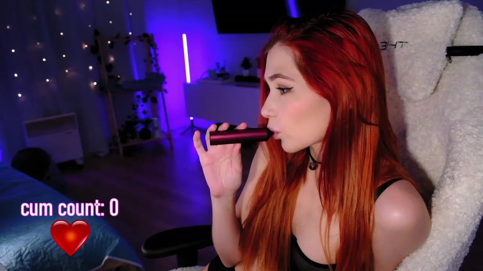 Gallery image thumbnail from JulyRedFox's myfreecams stream on, 12/01/2022, 24:46 image 19 of 20