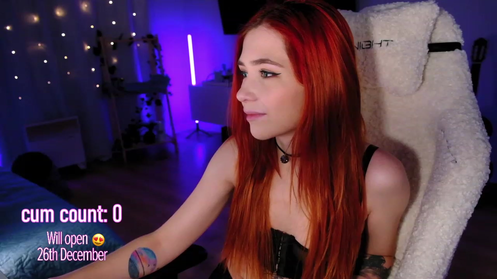 Gallery image thumbnail from JulyRedFox's myfreecams stream on, 12/01/2022, 24:46 image 15 of 20