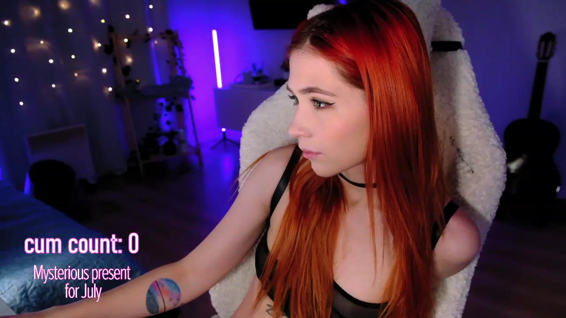 Gallery image thumbnail from JulyRedFox's myfreecams stream on, 12/01/2022, 24:46 image 7 of 20