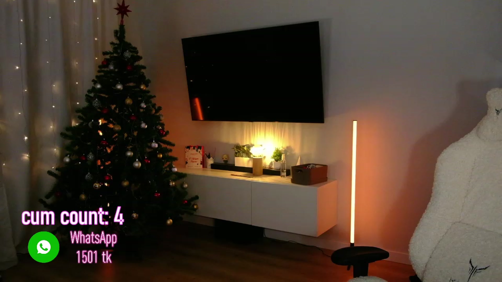Gallery image thumbnail from JulyRedFox's myfreecams stream on, 12/18/2022, 03:21 image 14 of 20