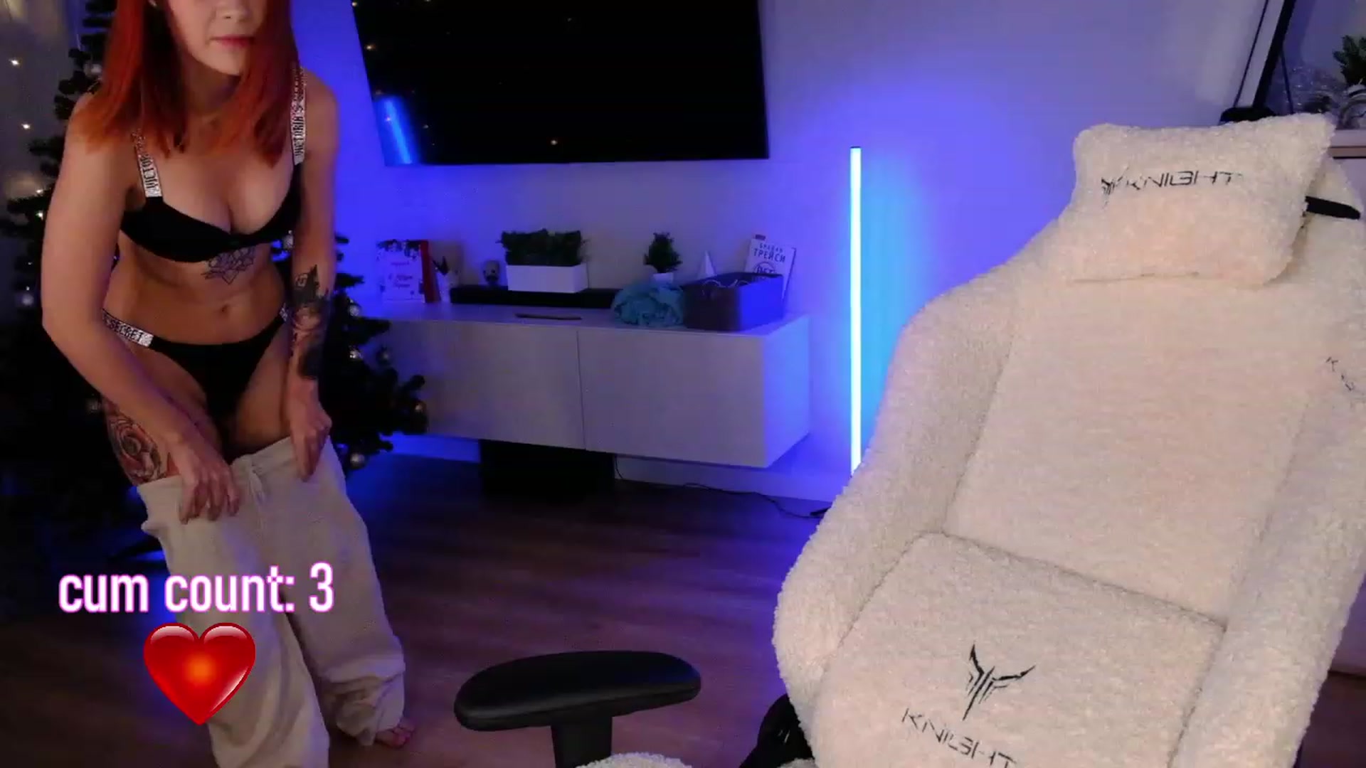 Gallery image thumbnail from JulyRedFox's myfreecams stream on, 12/23/2022, 02:26 image 5 of 20