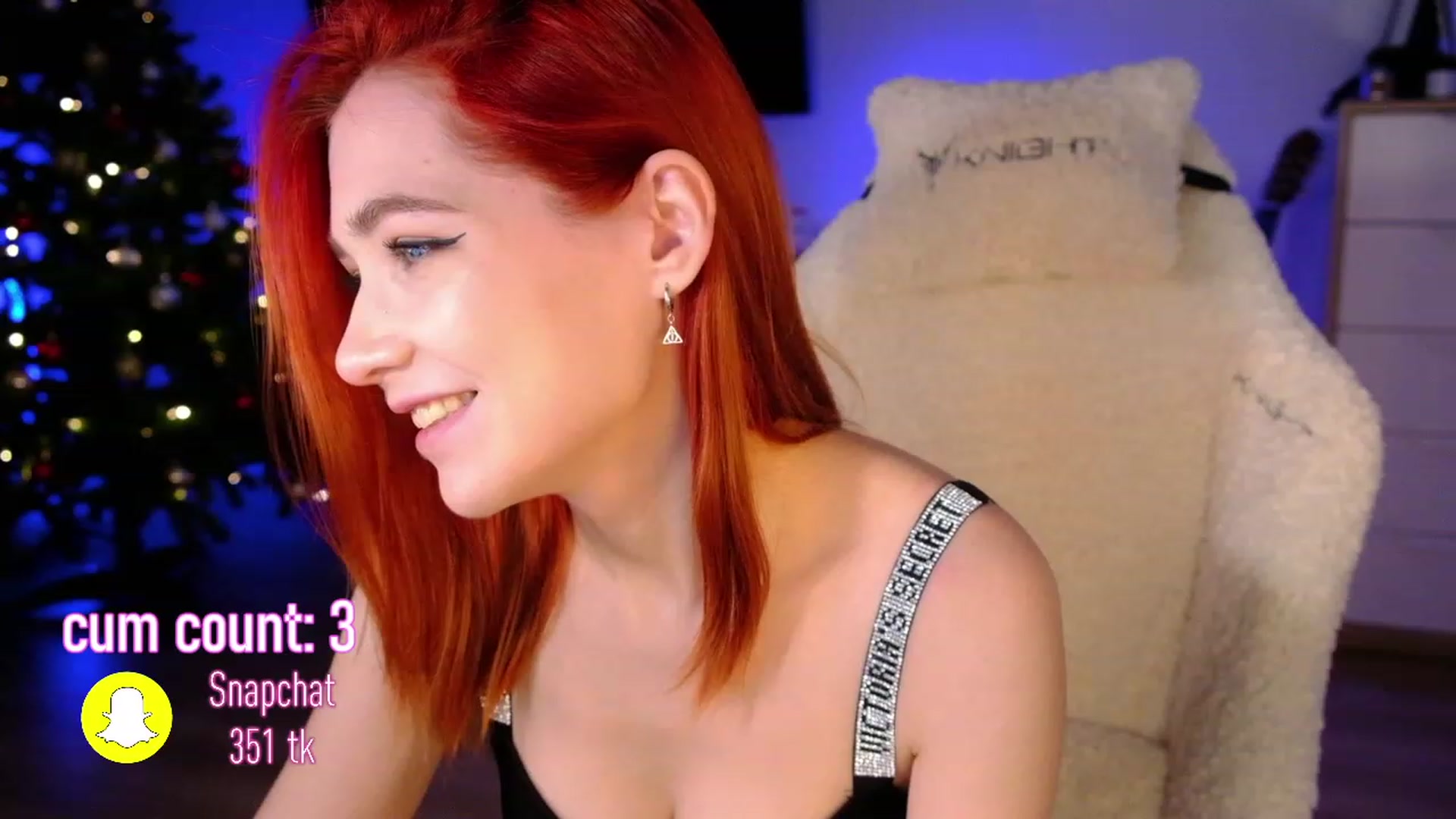 Gallery image thumbnail from JulyRedFox's myfreecams stream on, 12/23/2022, 02:26 image 12 of 20