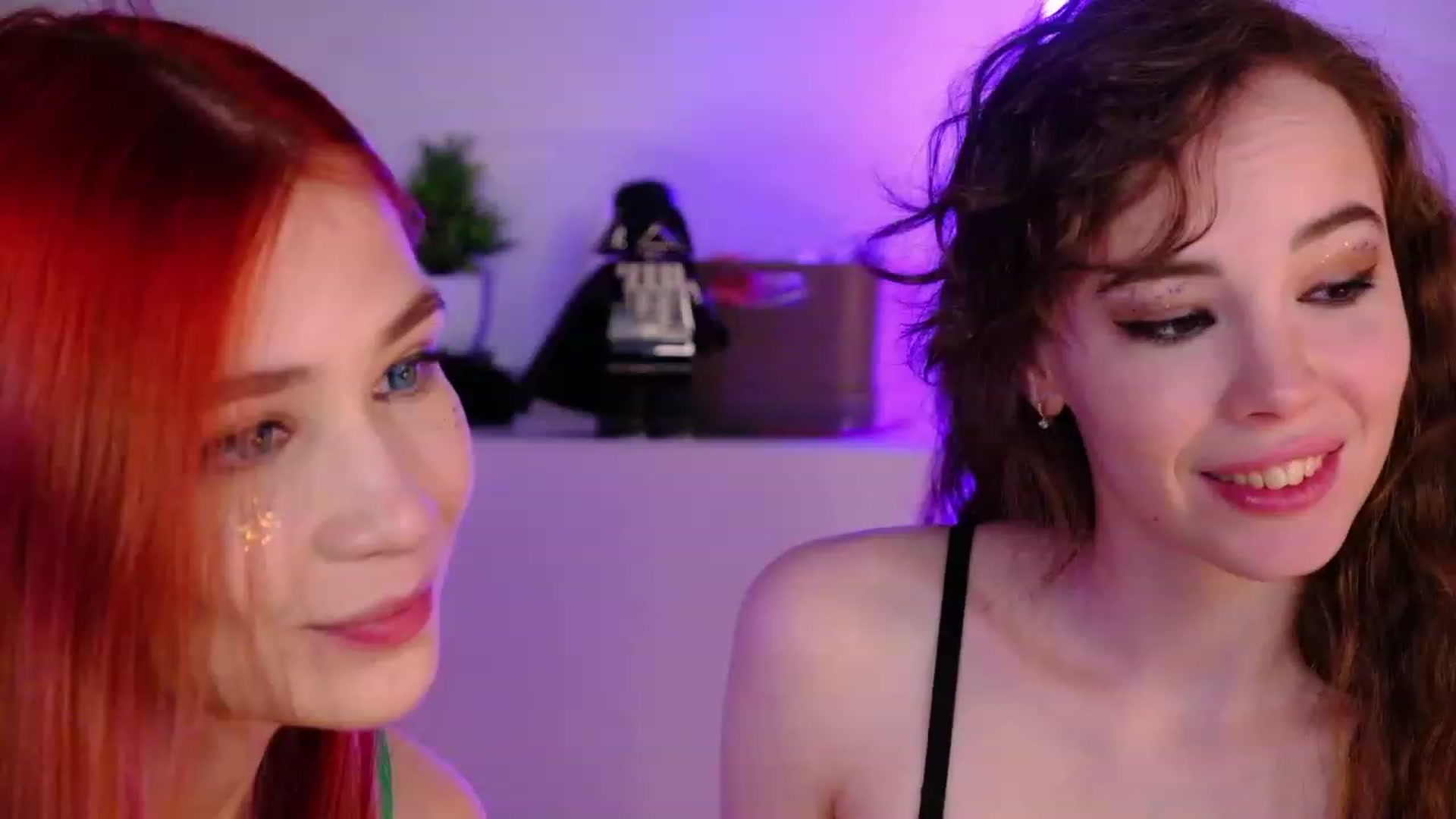 Gallery image thumbnail from JulyRedFox's myfreecams stream on, 12/24/2022, 23:12 image 1 of 20