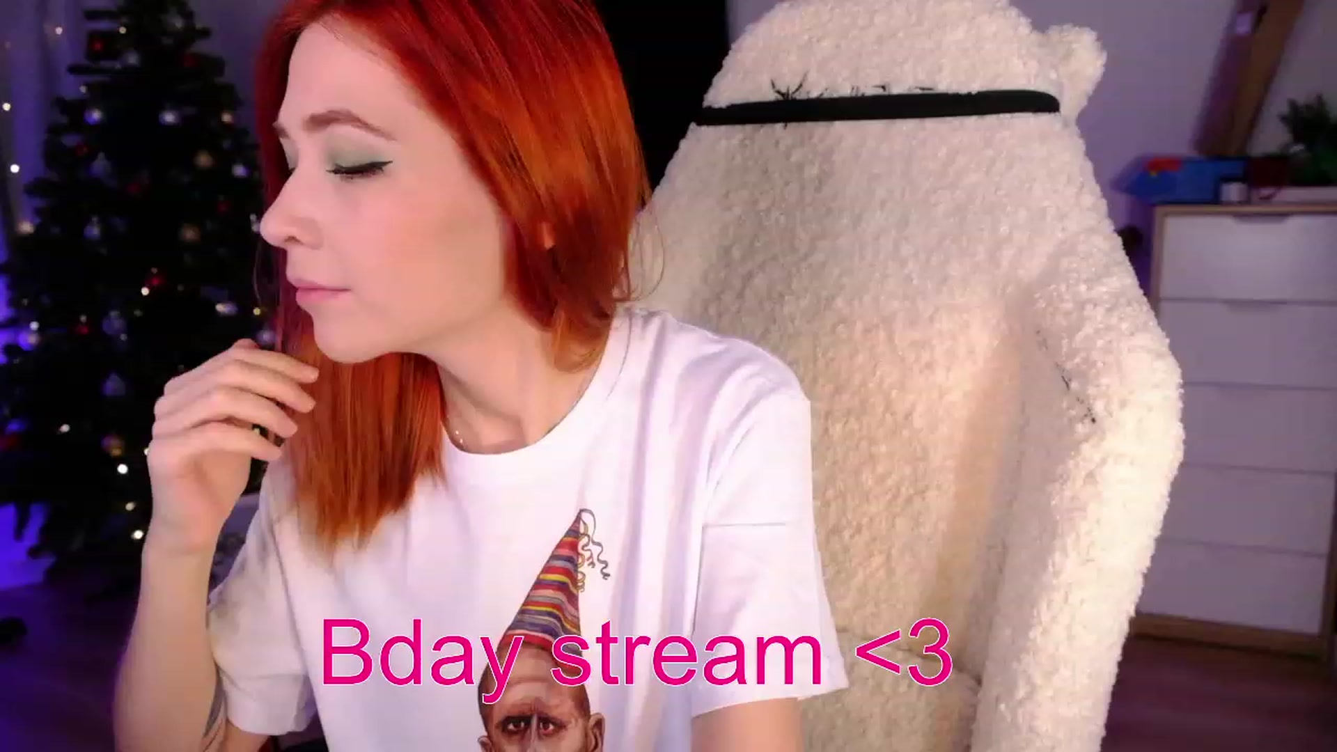 Gallery image thumbnail from JulyRedFox's myfreecams stream on, 12/27/2022, 24:01 image 7 of 20