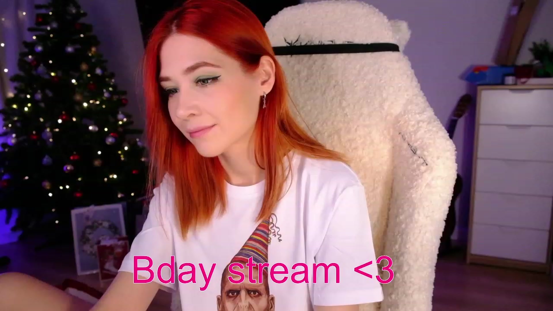 Gallery image thumbnail from JulyRedFox's myfreecams stream on, 12/27/2022, 24:01 image 15 of 20