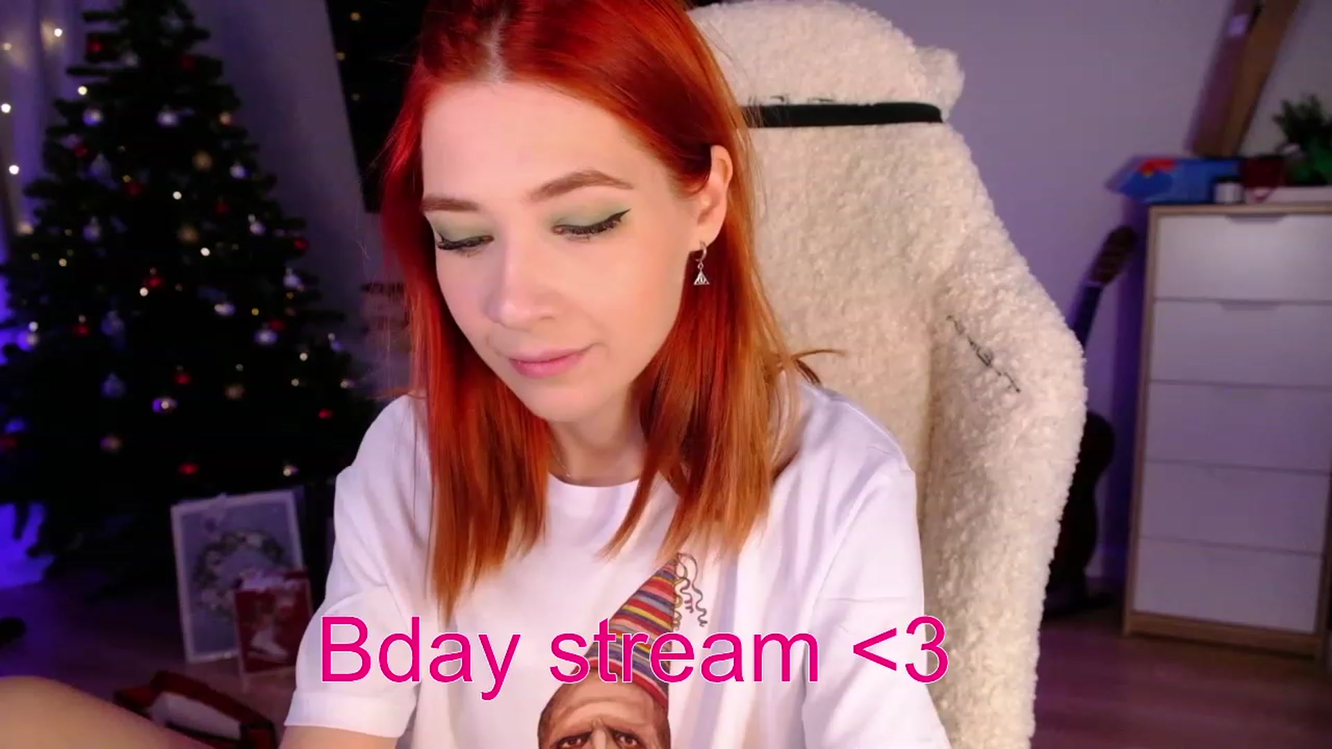 Gallery image thumbnail from JulyRedFox's myfreecams stream on, 12/27/2022, 24:01 image 13 of 20