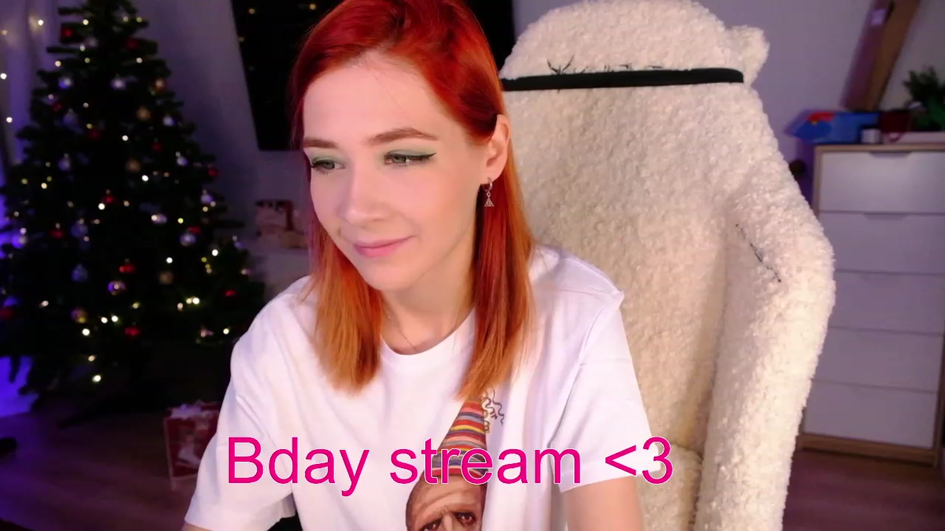Gallery image thumbnail from JulyRedFox's myfreecams stream on, 12/27/2022, 01:39 image 1 of 20