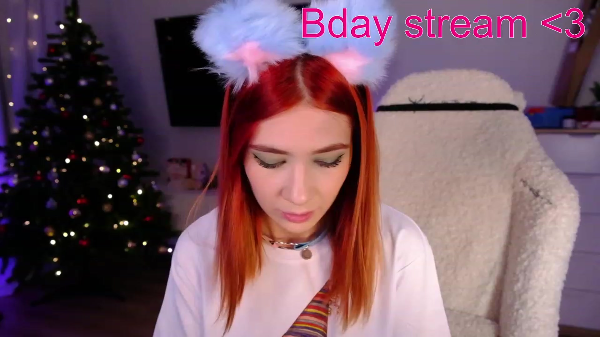 Gallery image thumbnail from JulyRedFox's myfreecams stream on, 12/27/2022, 01:39 image 20 of 20