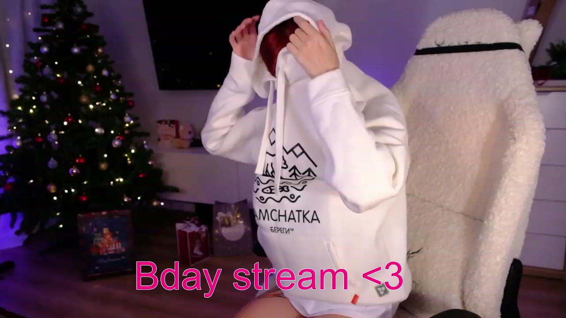 Gallery image thumbnail from JulyRedFox's myfreecams stream on, 12/27/2022, 01:39 image 4 of 20