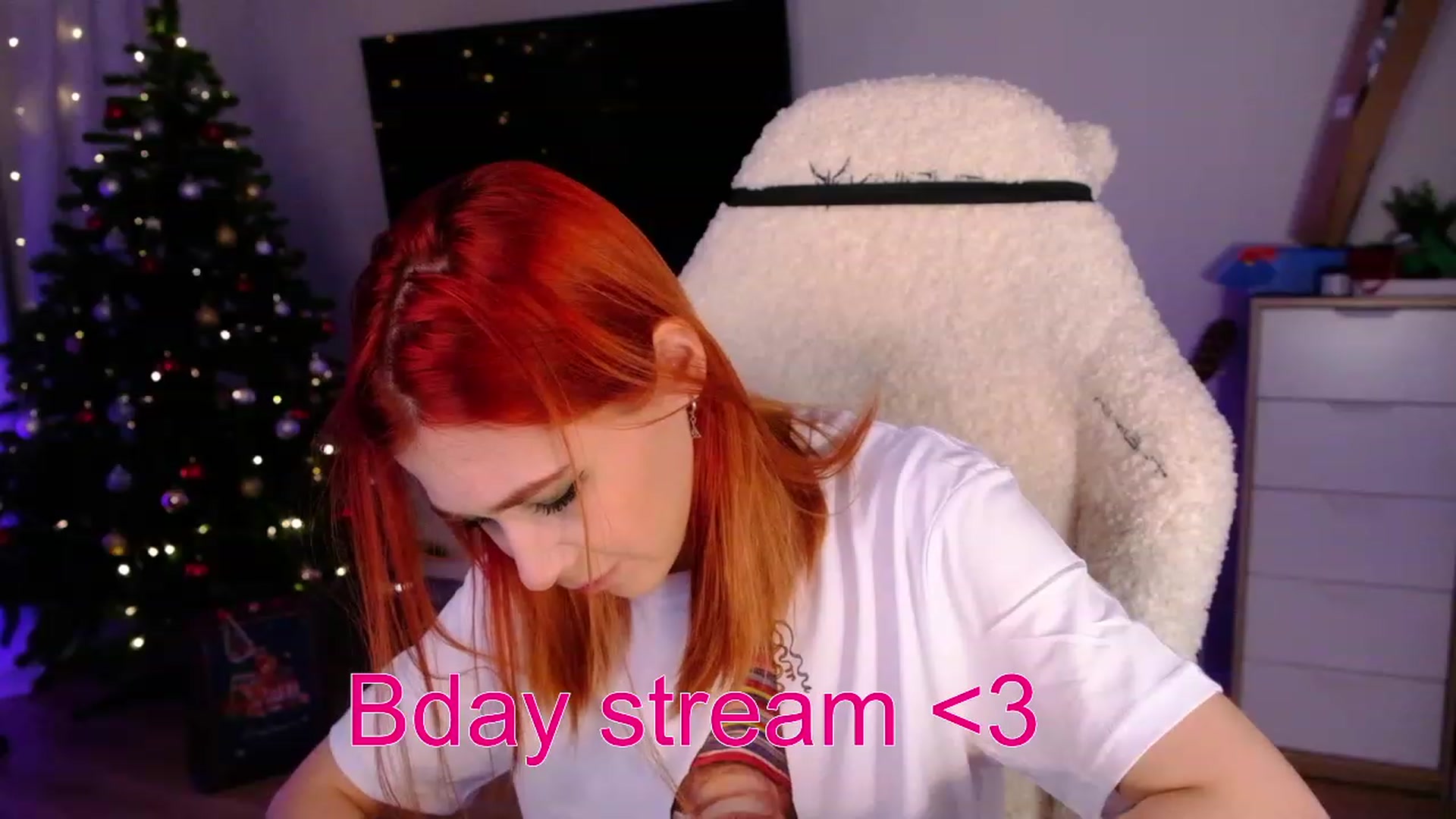 Gallery image thumbnail from JulyRedFox's myfreecams stream on, 12/27/2022, 01:39 image 7 of 20