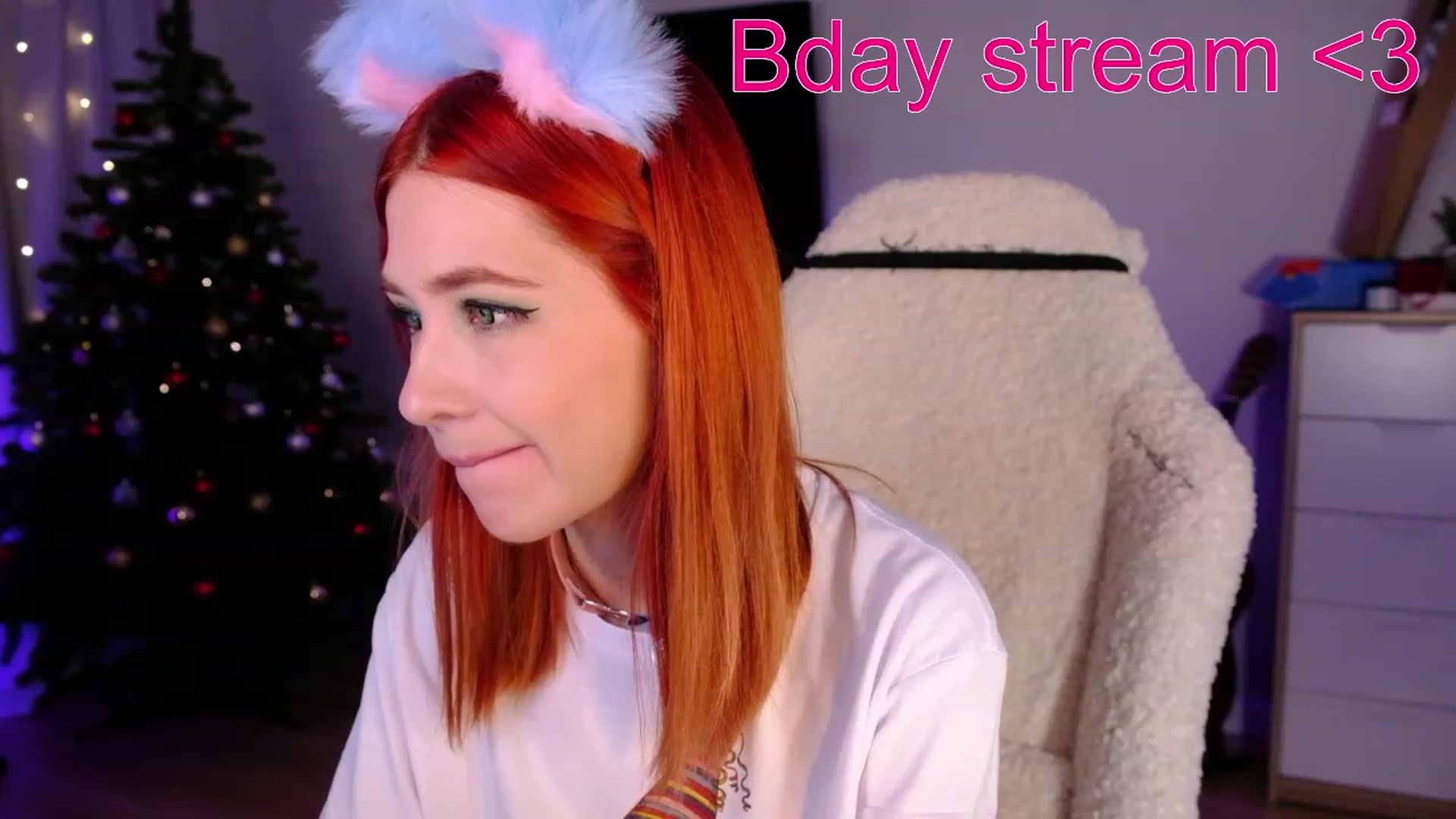 Gallery image thumbnail from JulyRedFox's myfreecams stream on, 12/27/2022, 01:39 image 19 of 20